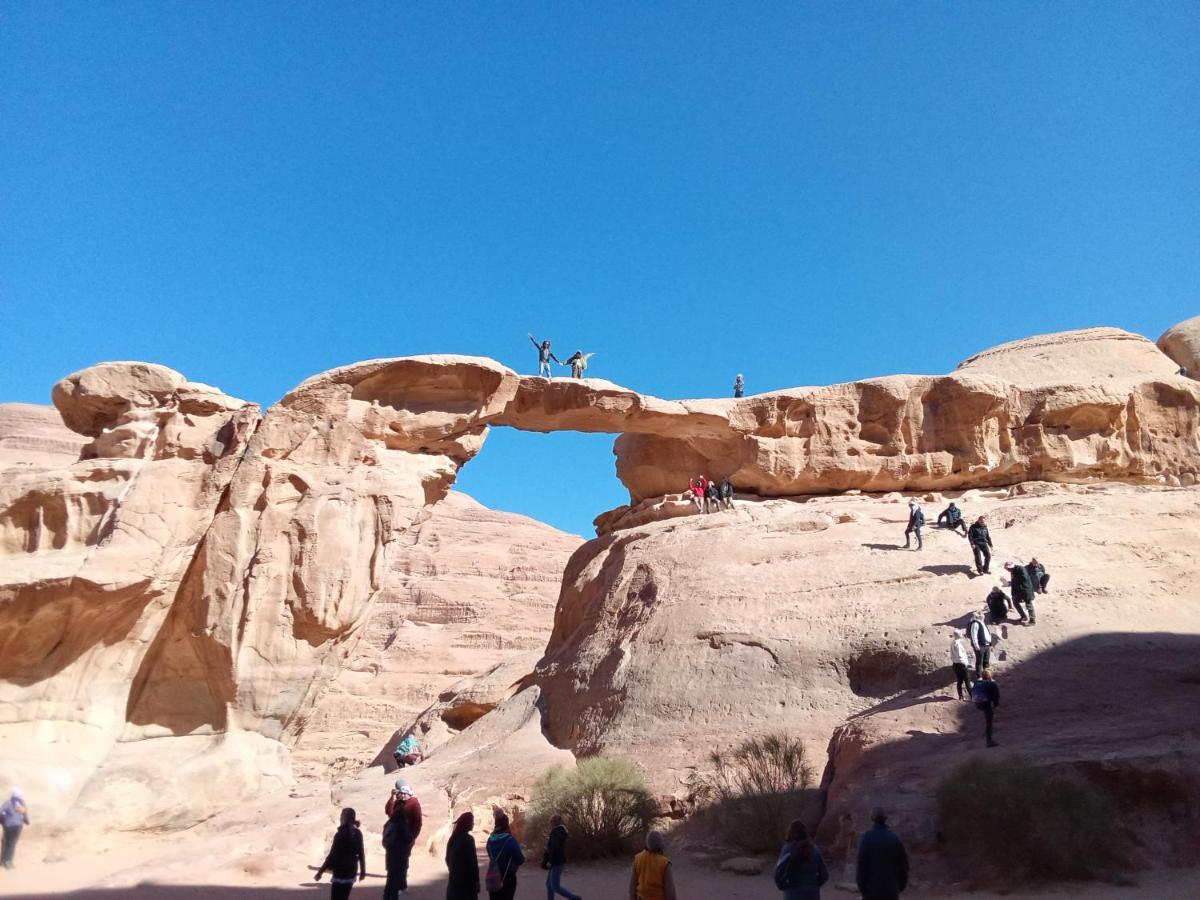 Star Magic Camp Hotel Wadi Rum Bagian luar foto