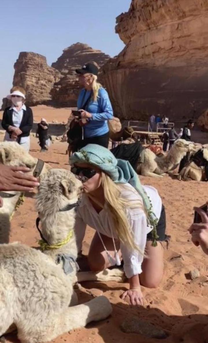 Star Magic Camp Hotel Wadi Rum Bagian luar foto