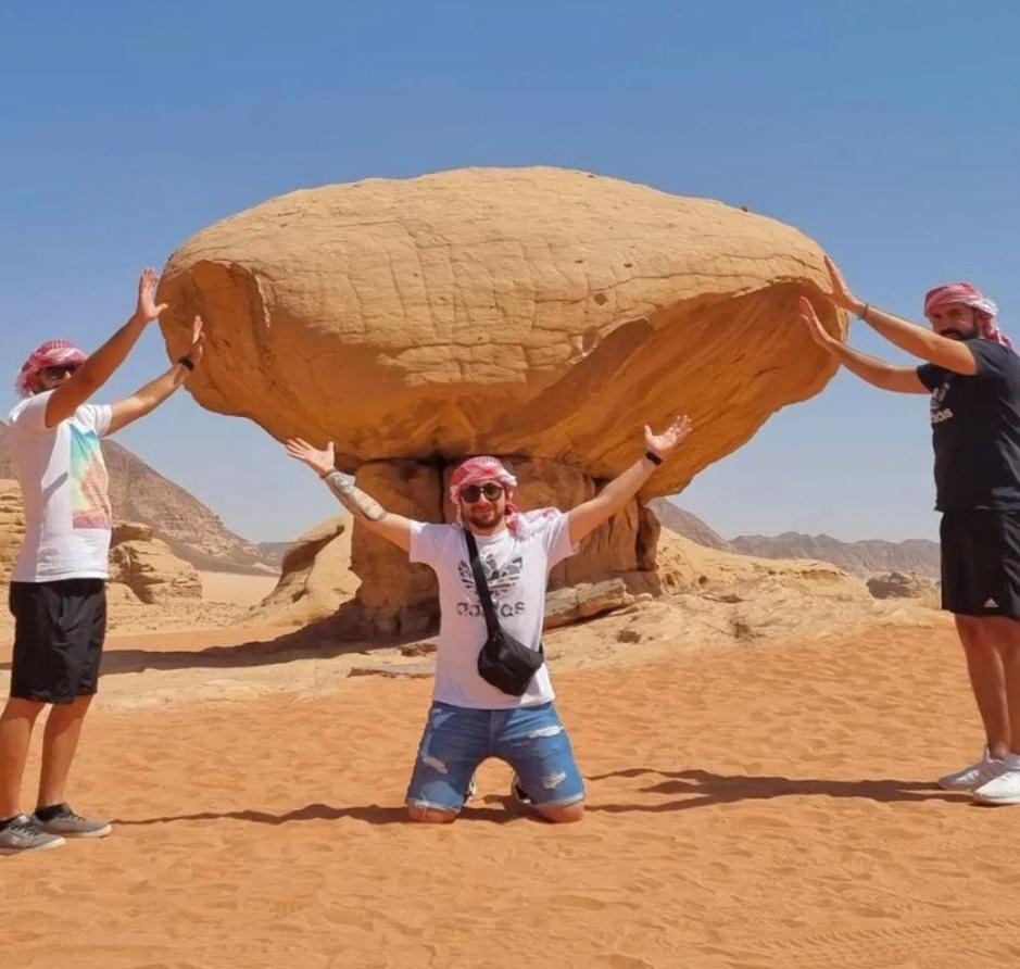 Star Magic Camp Hotel Wadi Rum Bagian luar foto