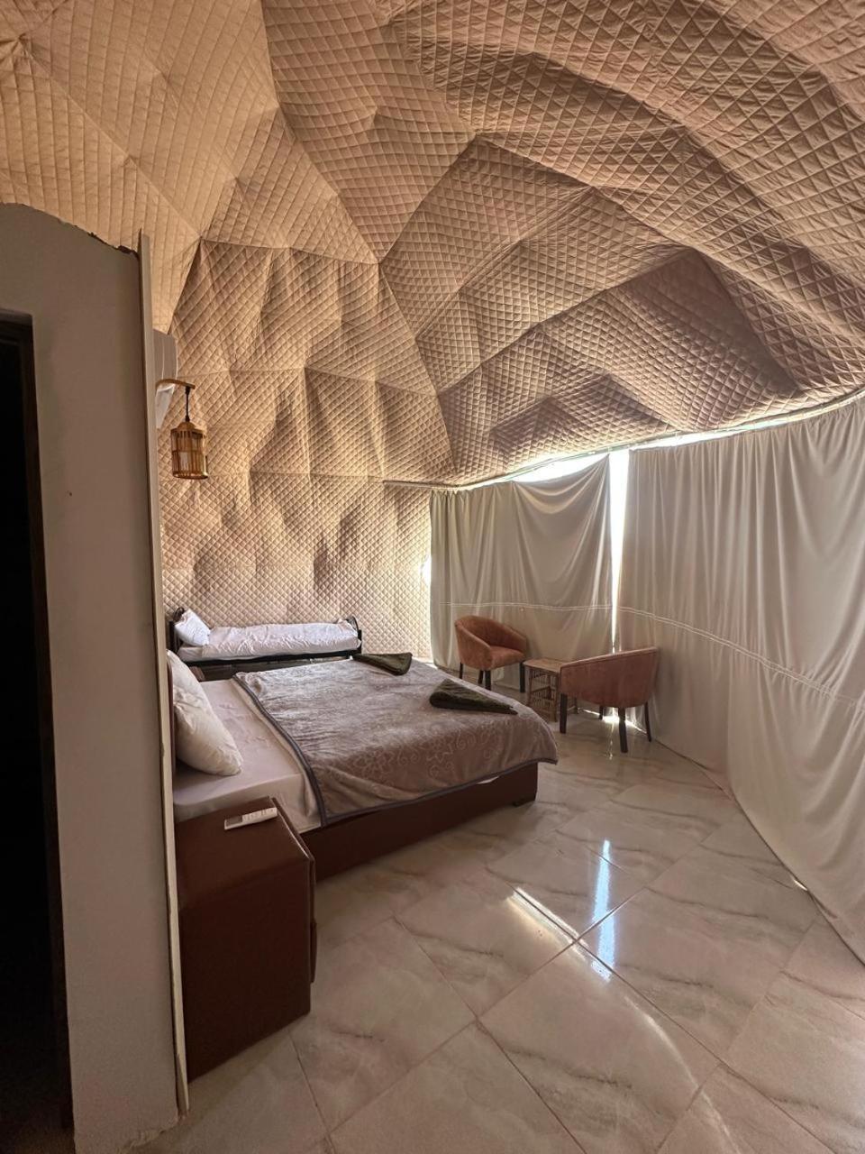 Star Magic Camp Hotel Wadi Rum Bagian luar foto