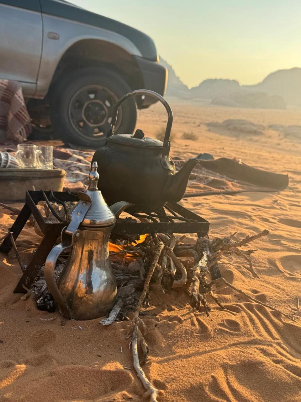 Star Magic Camp Hotel Wadi Rum Bagian luar foto