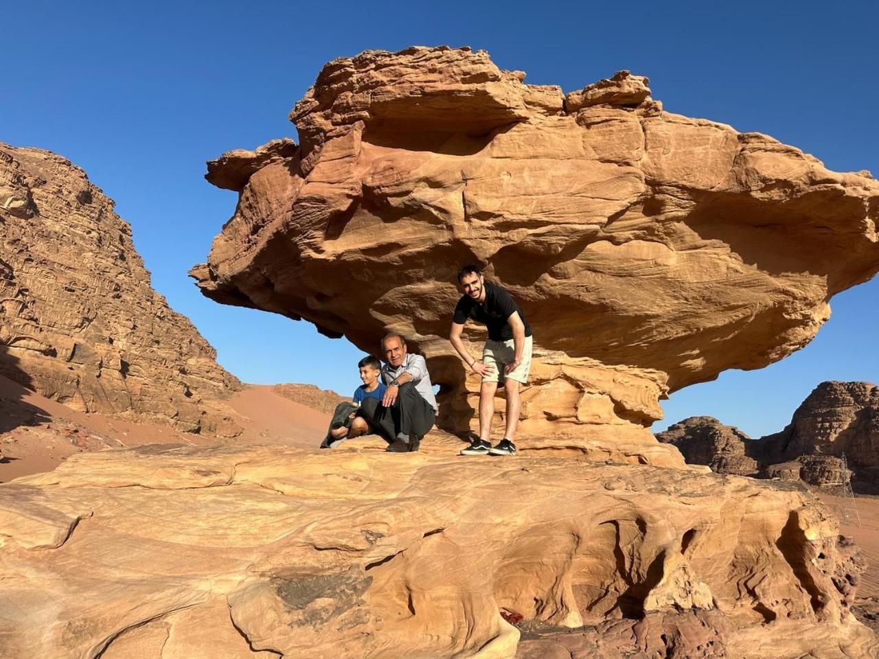 Star Magic Camp Hotel Wadi Rum Bagian luar foto