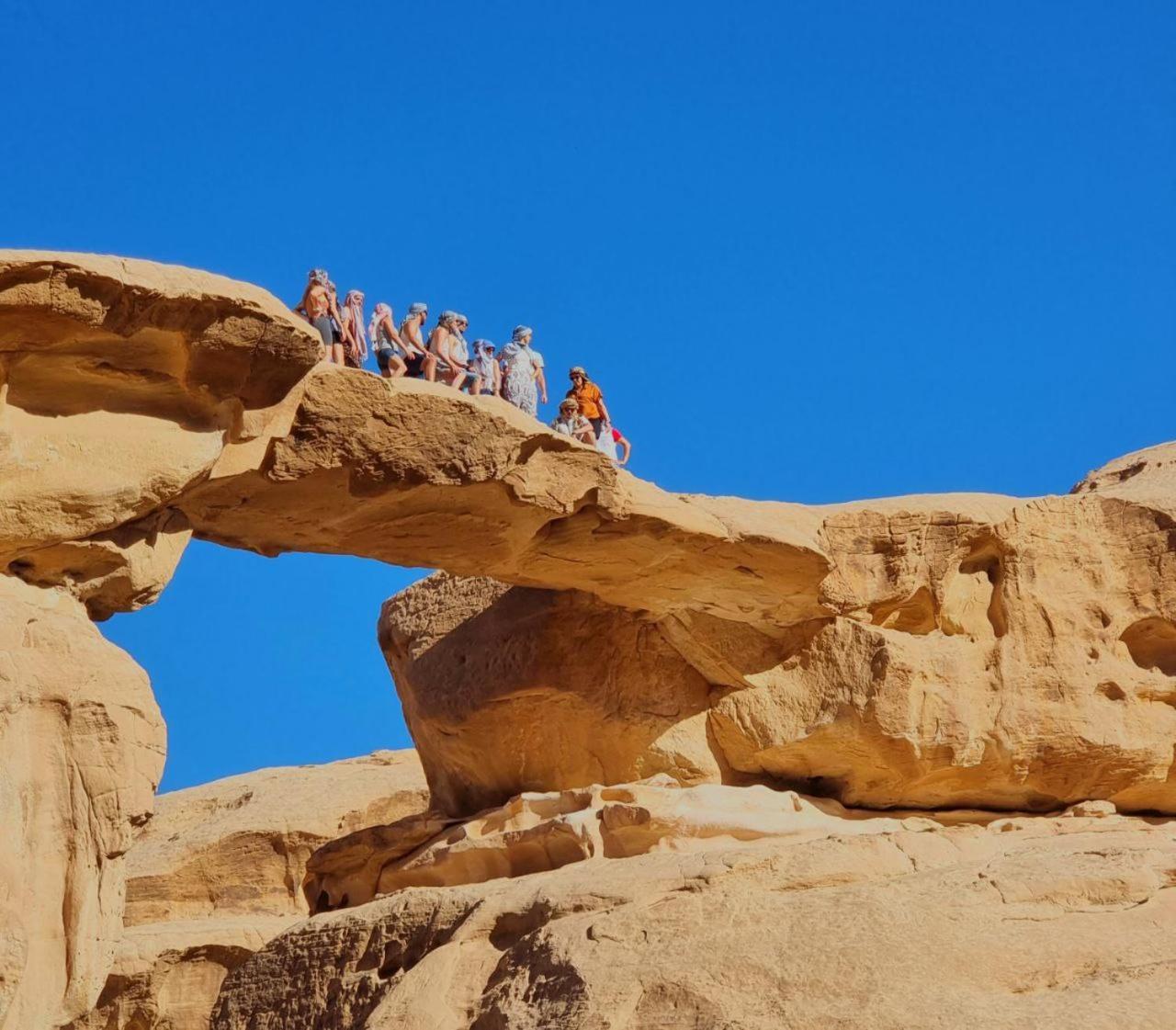 Star Magic Camp Hotel Wadi Rum Bagian luar foto