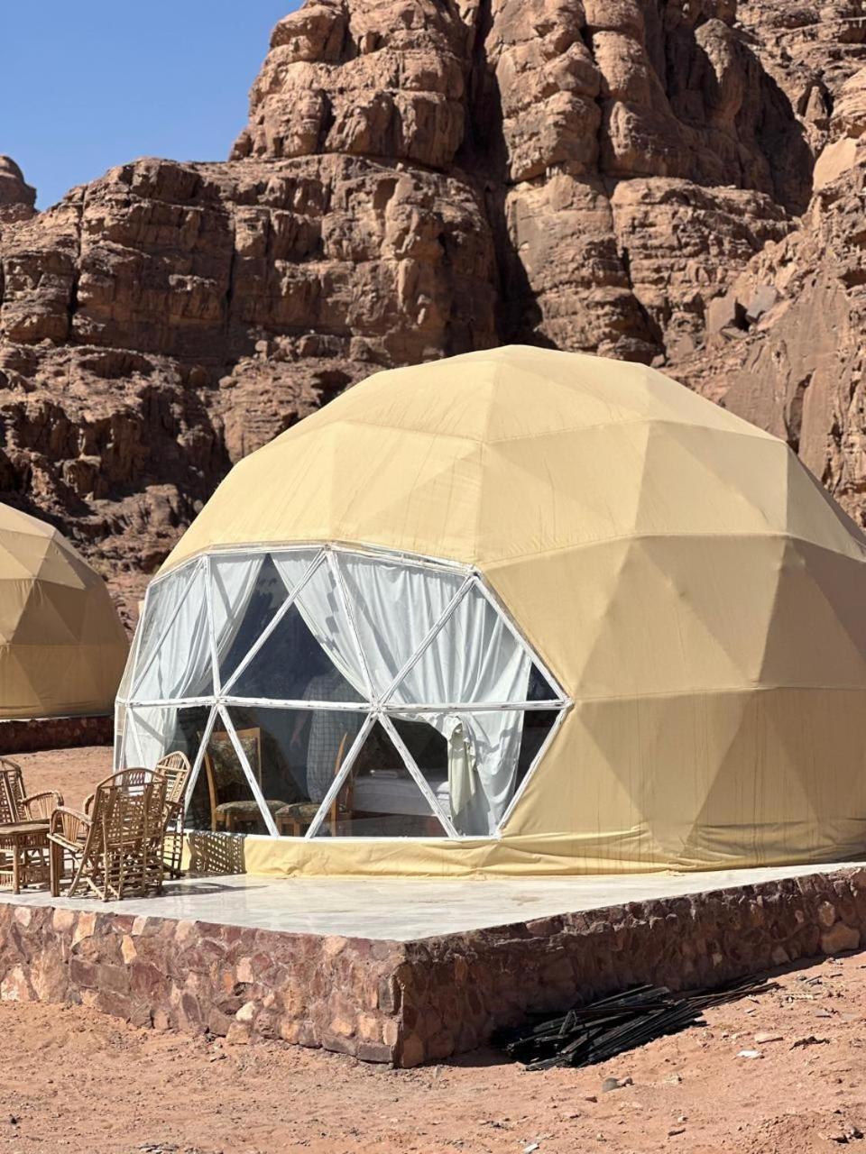 Star Magic Camp Hotel Wadi Rum Bagian luar foto