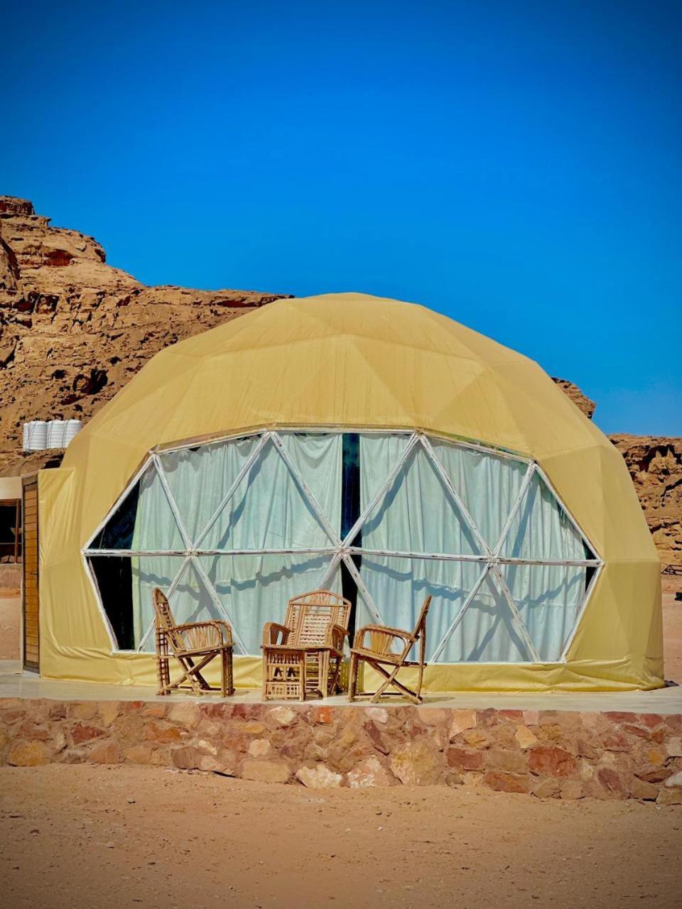 Star Magic Camp Hotel Wadi Rum Bagian luar foto