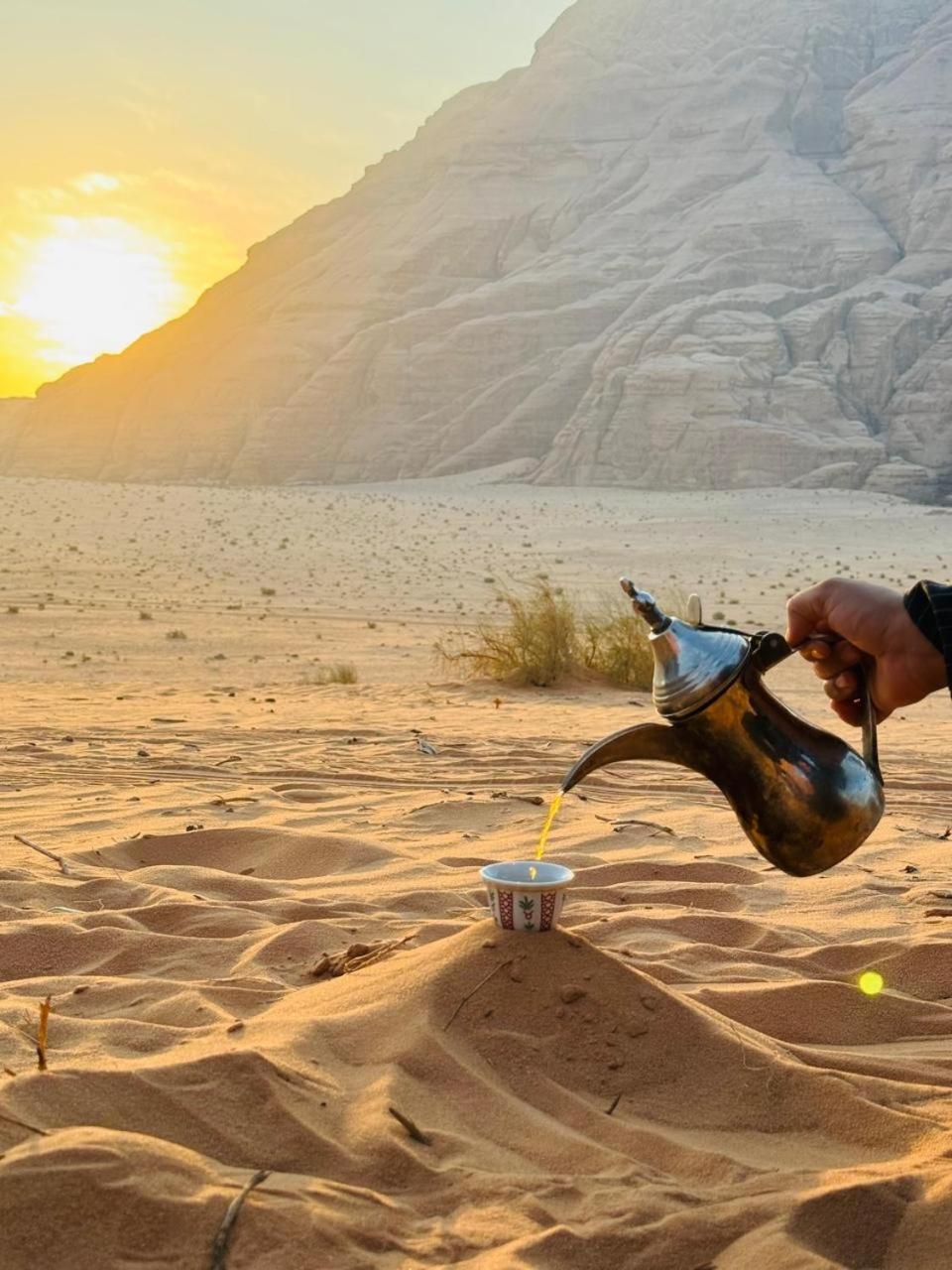 Star Magic Camp Hotel Wadi Rum Bagian luar foto