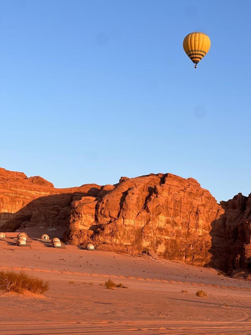 Star Magic Camp Hotel Wadi Rum Bagian luar foto